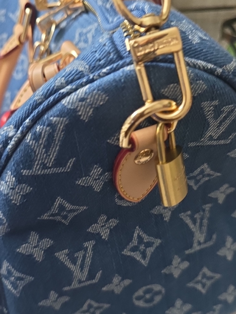 Super Charming Charm Collection Purse/key Sneaker Ornaments w/30in Barrel Tote